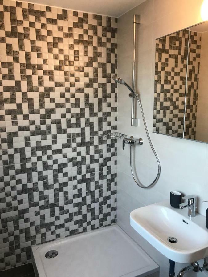 Pension Qmt Reutlingen Bagian luar foto